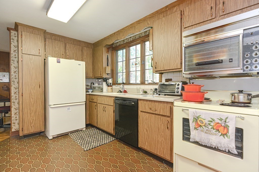 46 Country Club Road Dedham, MA 02026 - Photo 14 of 36 Gallery Image 14
