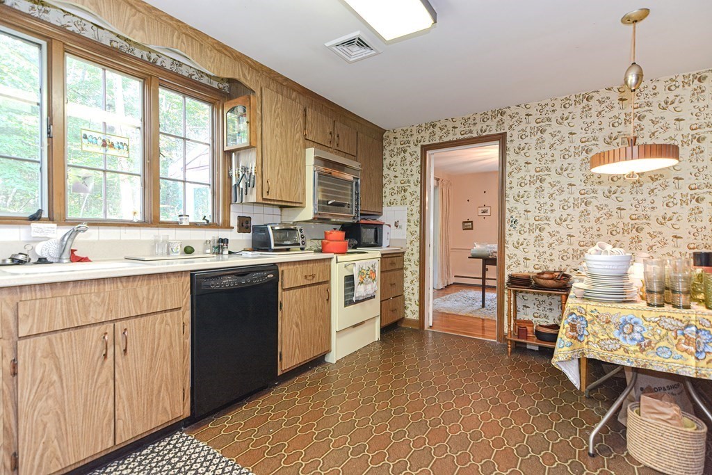 46 Country Club Road Dedham, MA 02026 - Photo 15 of 36 Gallery Image 15