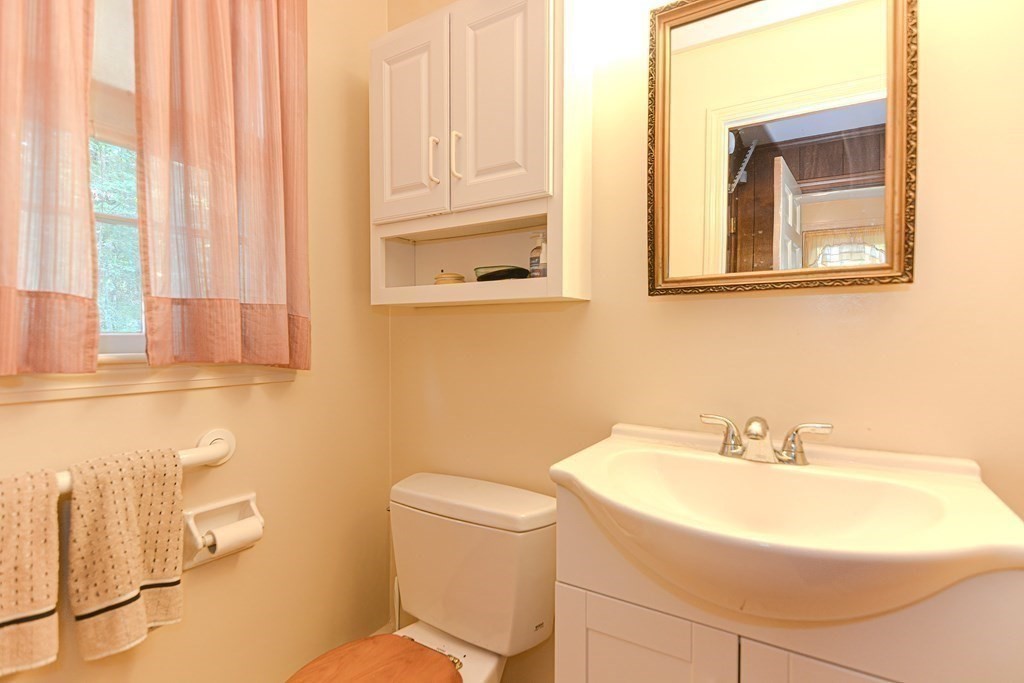 46 Country Club Road Dedham, MA 02026 - Photo 20 of 36 Gallery Image 20