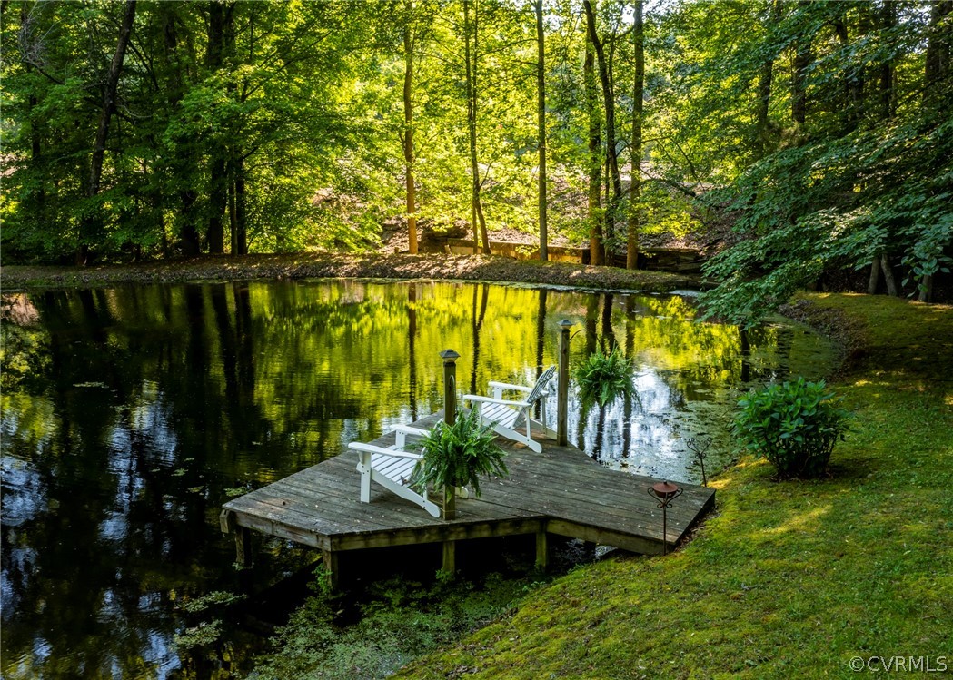 Overlooks Private Pond