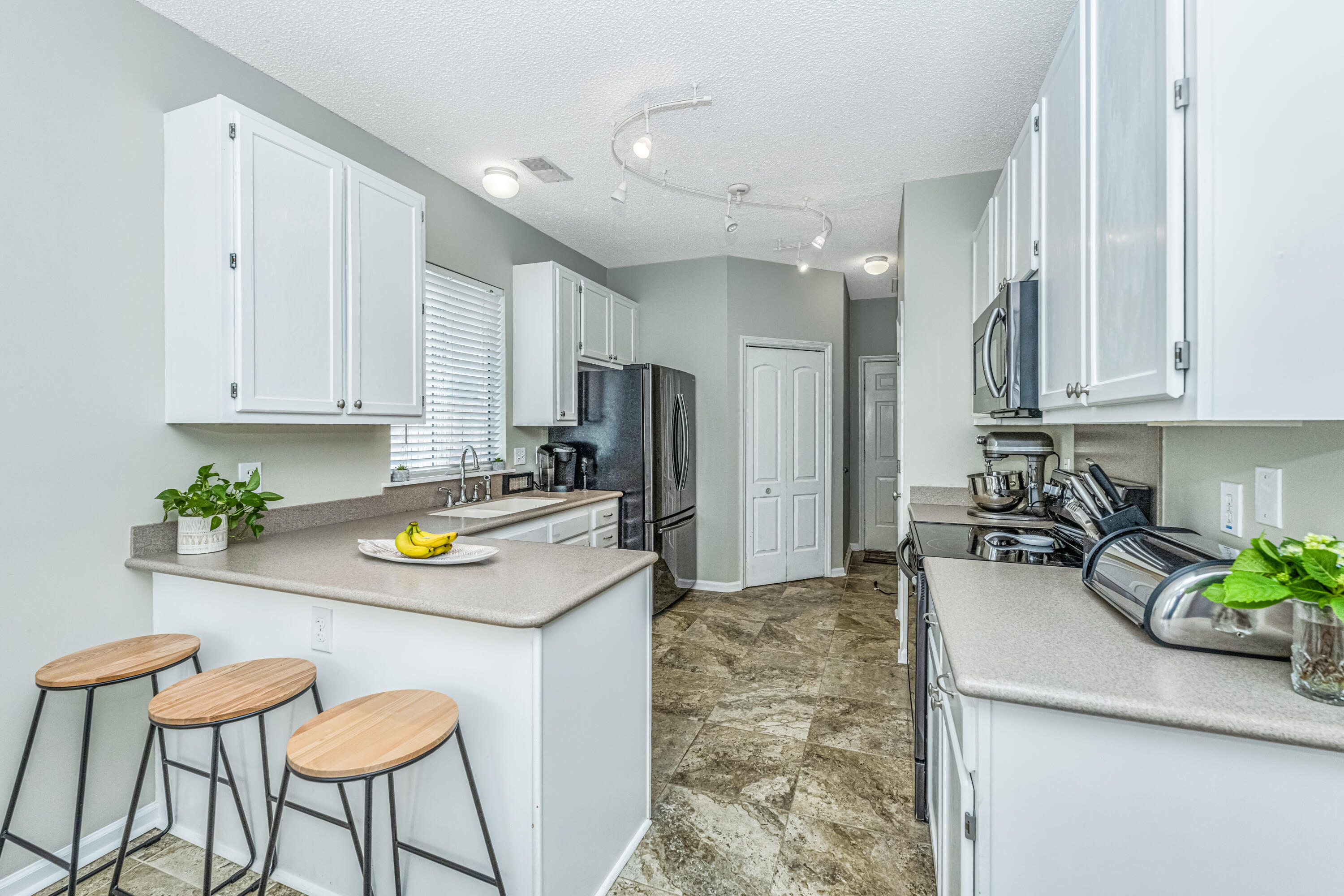 1900 Treebark Drive Charleston, SC 29414 - Photo 13 of 38 1900TreebarkDr13