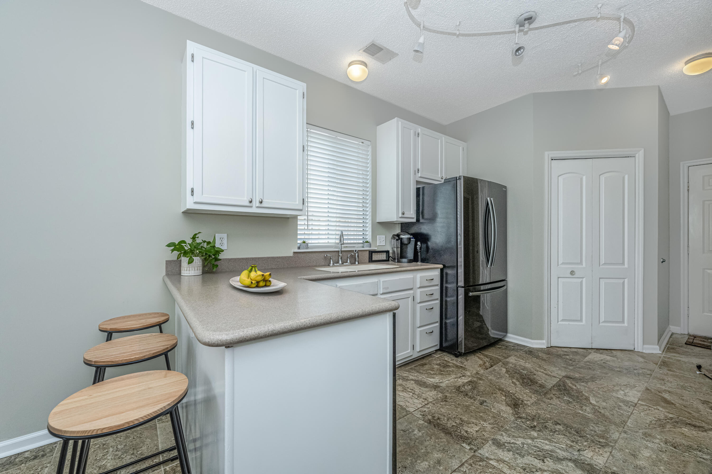 1900 Treebark Drive Charleston, SC 29414 - Photo 14 of 38 1900TreebarkDr14