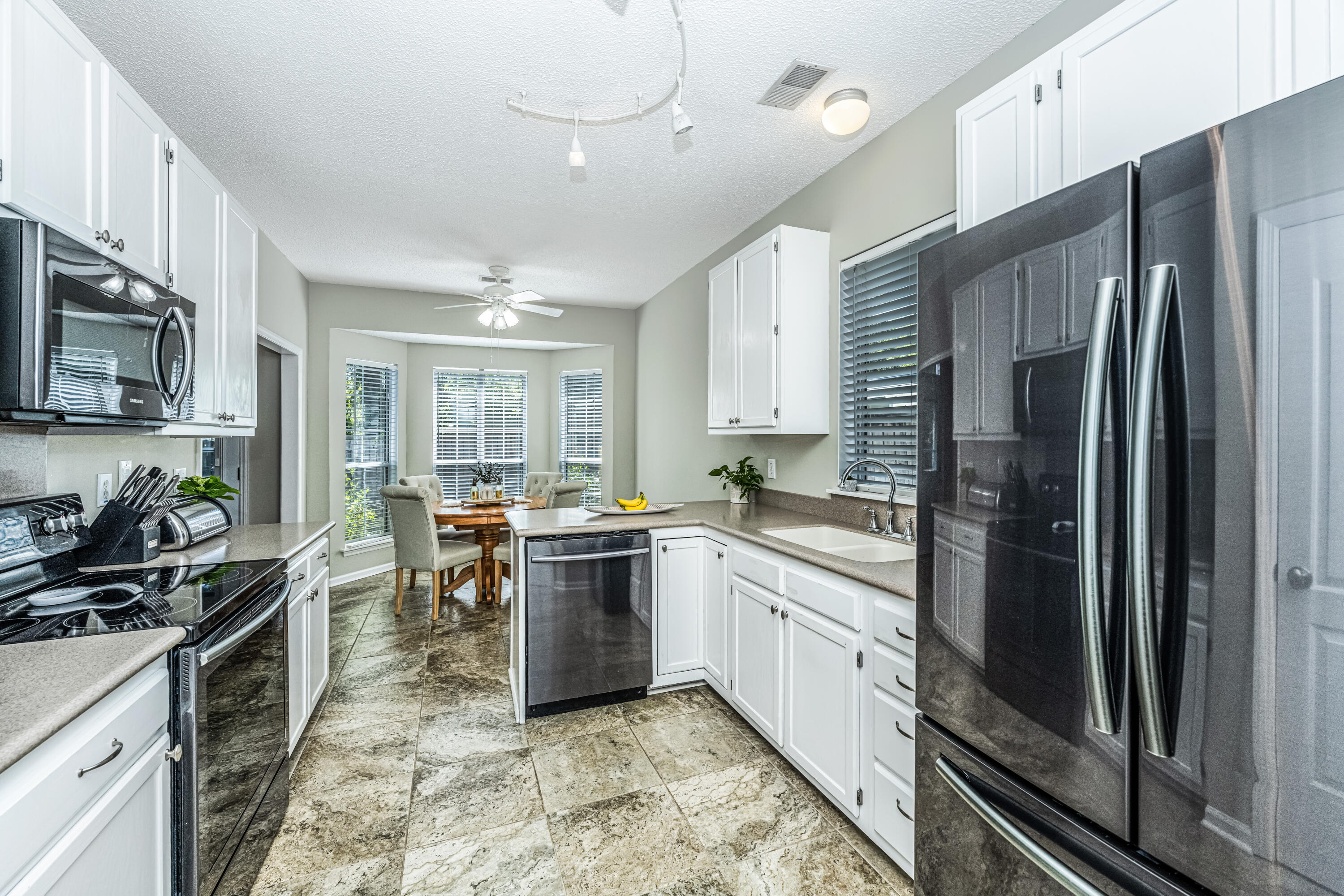 1900 Treebark Drive Charleston, SC 29414 - Photo 17 of 38 1900TreebarkDr17