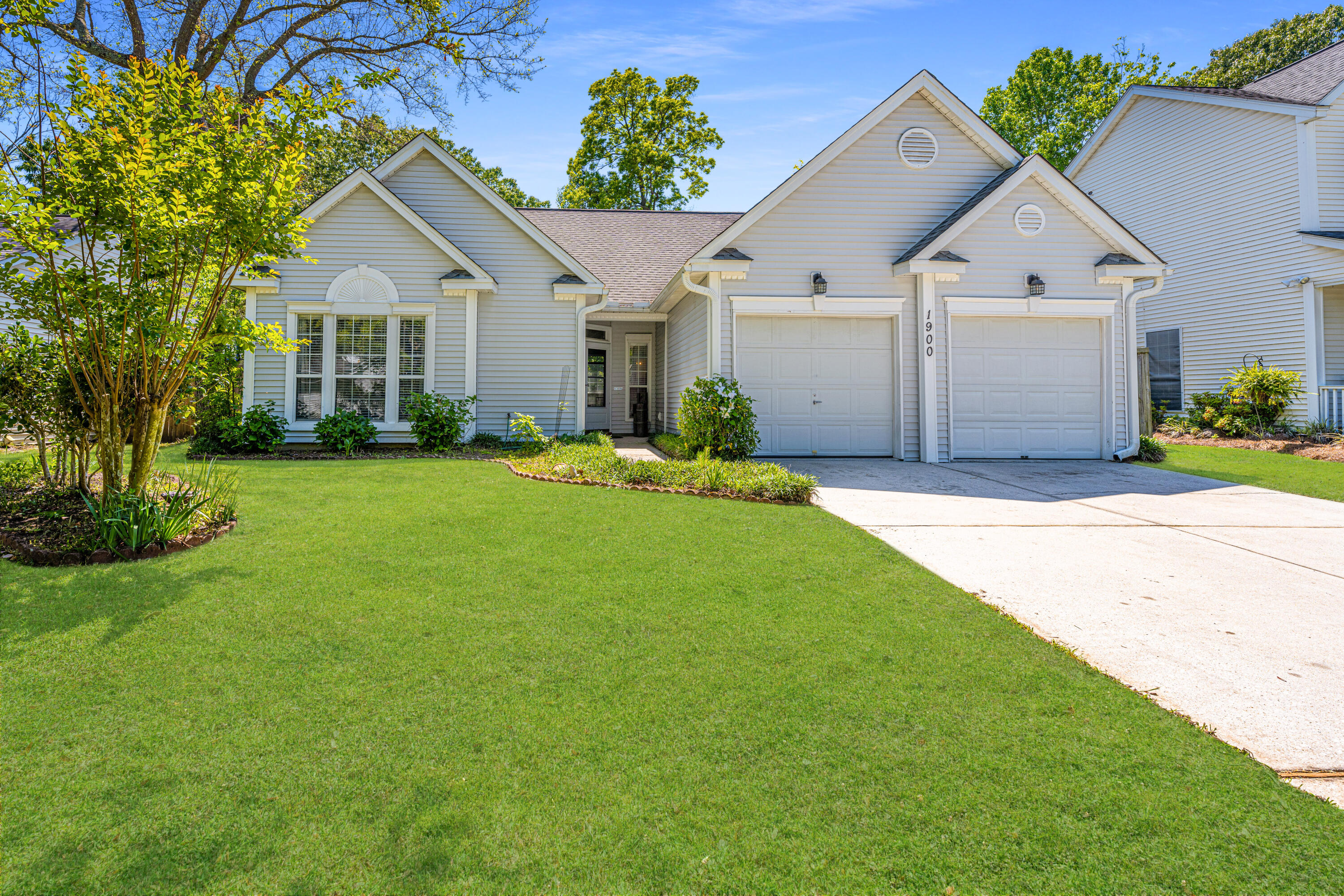 1900 Treebark Drive Charleston, SC 29414 - Photo 3 of 38 1900TreebarkDr03