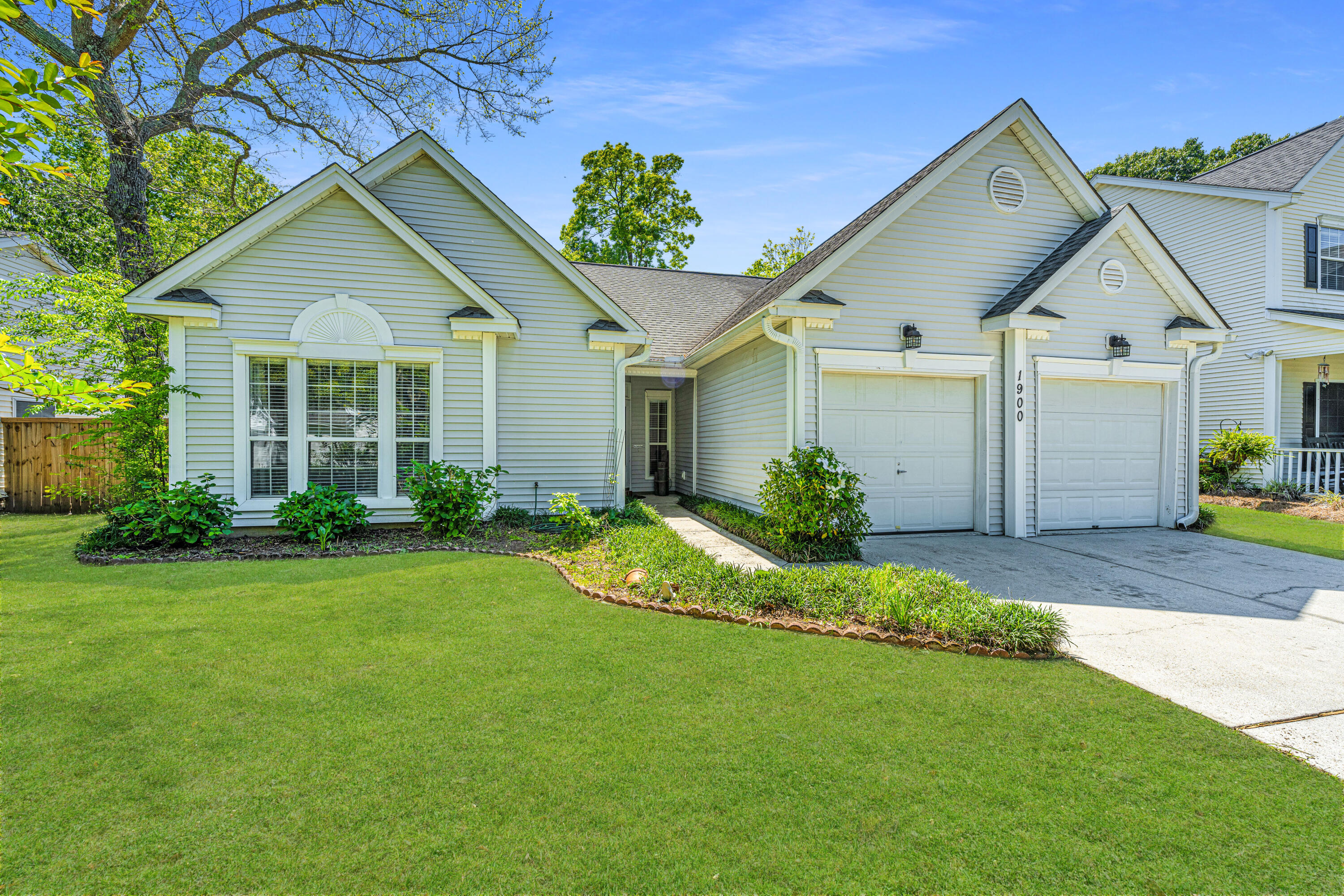 1900 Treebark Drive Charleston, SC 29414 - Photo 4 of 38 1900TreebarkDr04