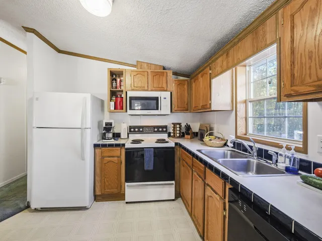 $850,000 | 9411 North Maple Hill Road, Howard City, MI 49329