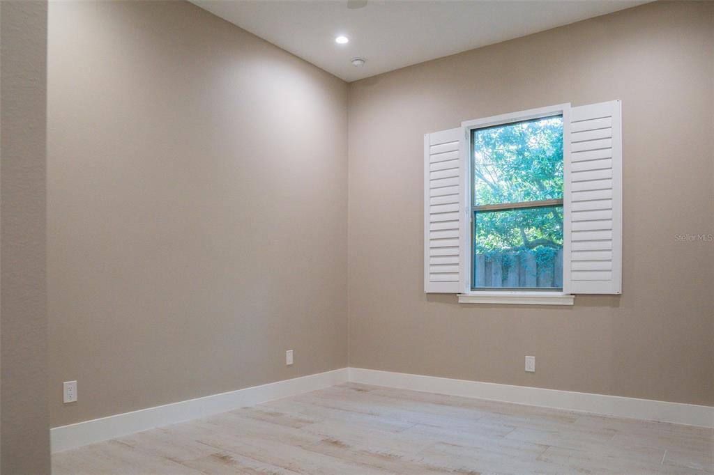 2514 Shannon Road Orlando, FL 32806 - Photo 37 of 53 an empty room with a window