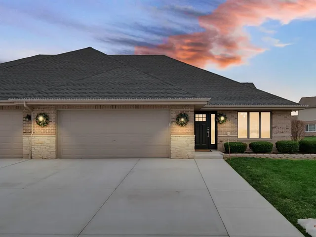 $459,900 | 2122 Sky Harbor Drive, New Lenox, IL 60451