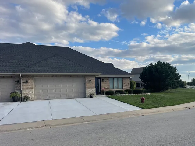 $459,900 | 2122 Sky Harbor Drive, New Lenox, IL 60451