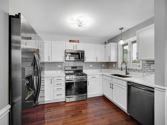 $459,900 | 2122 Sky Harbor Drive, New Lenox, IL 60451