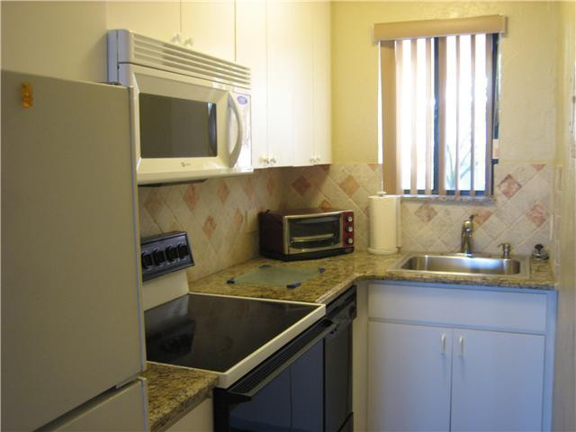 3400 North Surf Road, Unit 3 Hollywood, FL 33019 - Photo 8 of 10 Kitchen