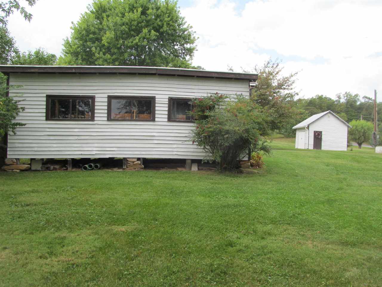 2240 Pepper Road Mount Jackson, VA 22842 - Photo 28 of 33 a view of a back yard of the house
