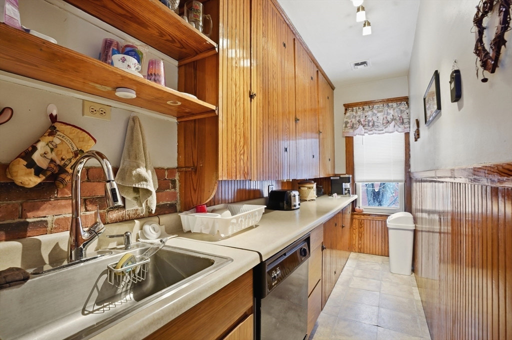 24 Ingleside Avenue Worcester, MA 01604 - Photo 26 of 39