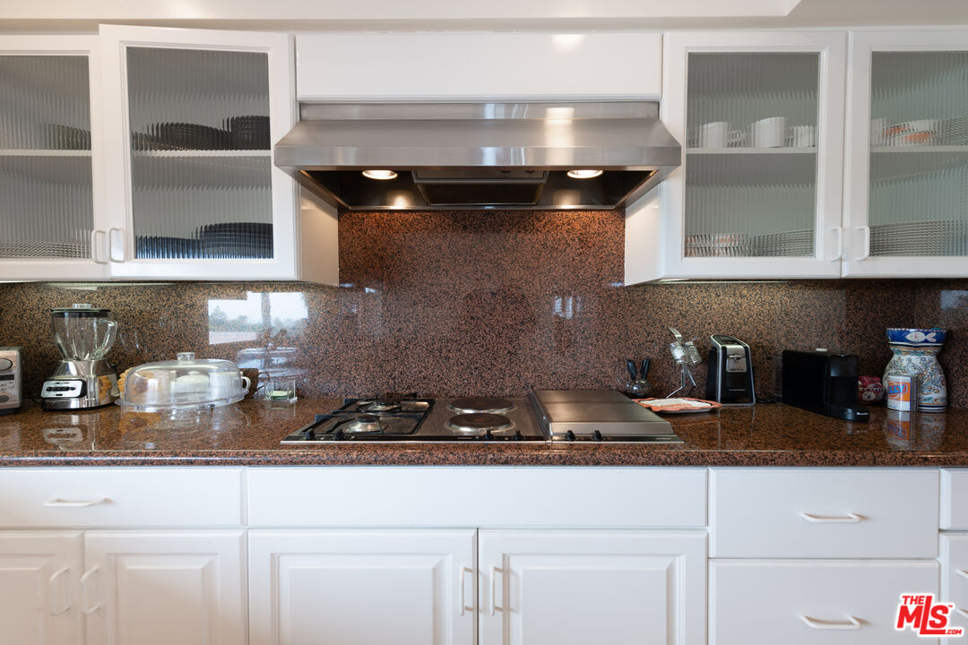 16331 Tudor Drive Encino, CA 91436 - Photo 18 of 71