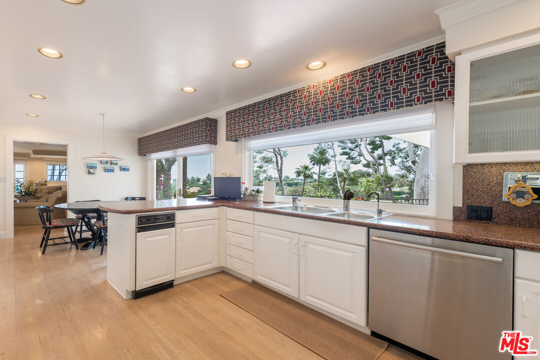 16331 Tudor Drive Encino, CA 91436 - Photo 19 of 71