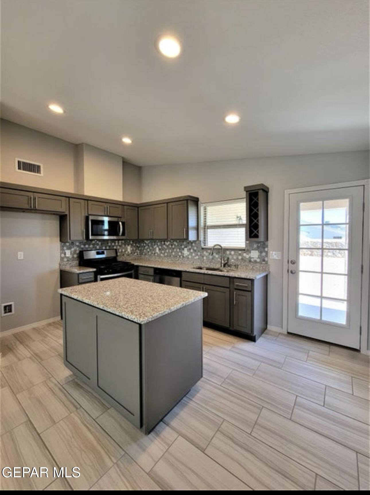 15017 Dream Court El Paso, TX 79938 - Photo 9 of 29 IMG_4700