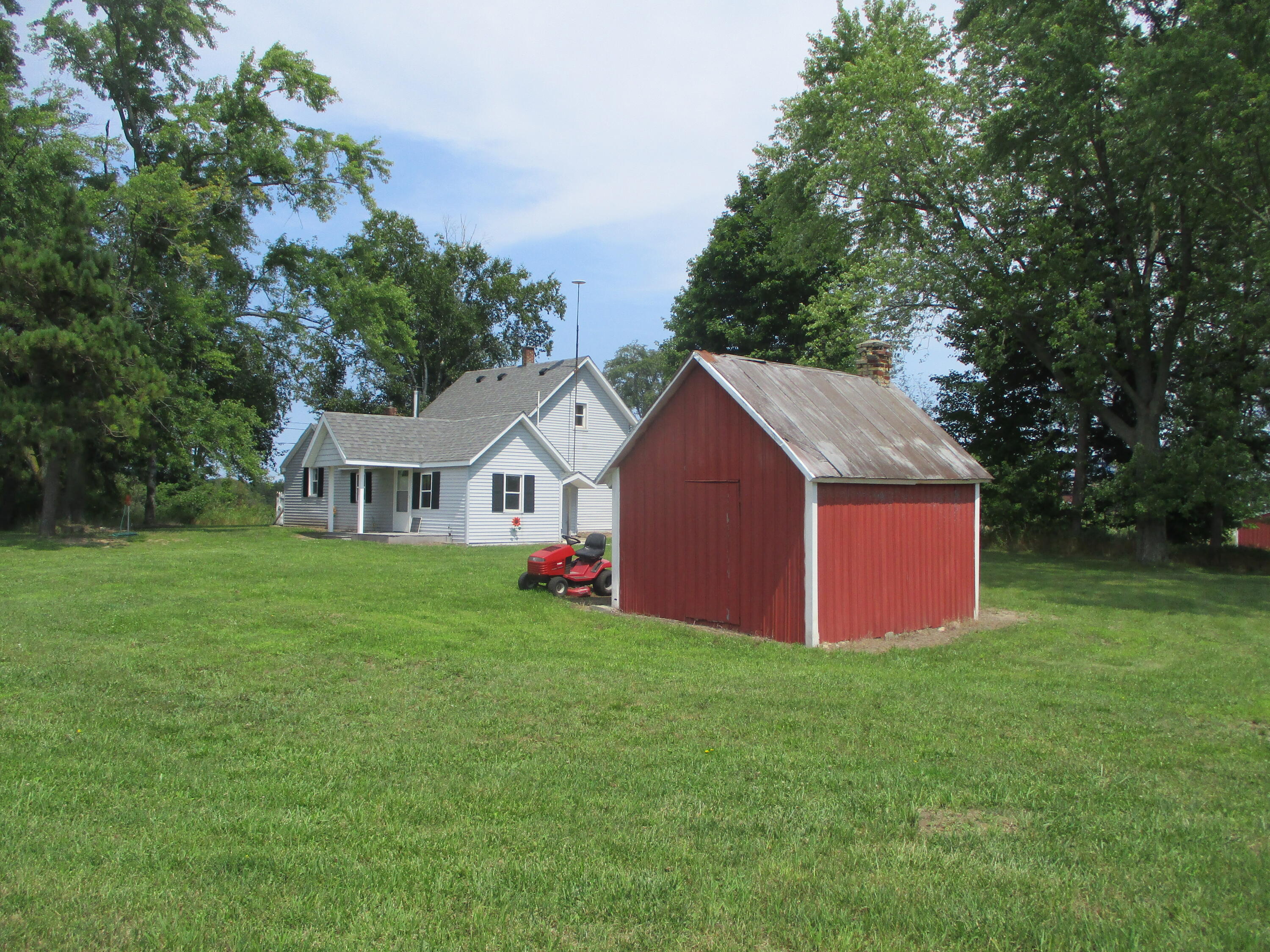 9441 Miles Road Six Lakes, MI 48886 - Photo 5 of 35 IMG_7325