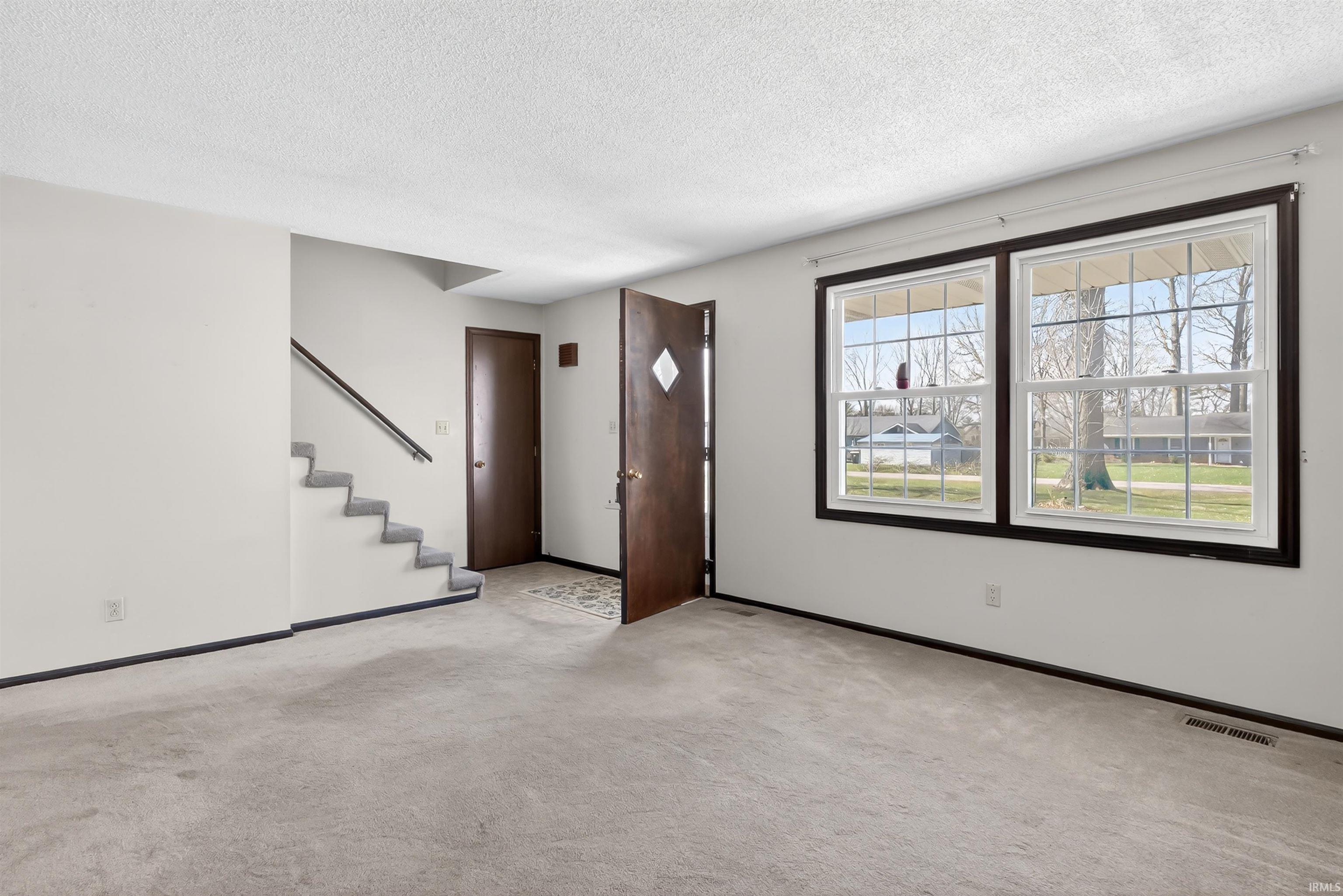4918 Wheatridge Road Fort Wayne, IN 46835 - Photo 4 of 36 Gallery Image 4