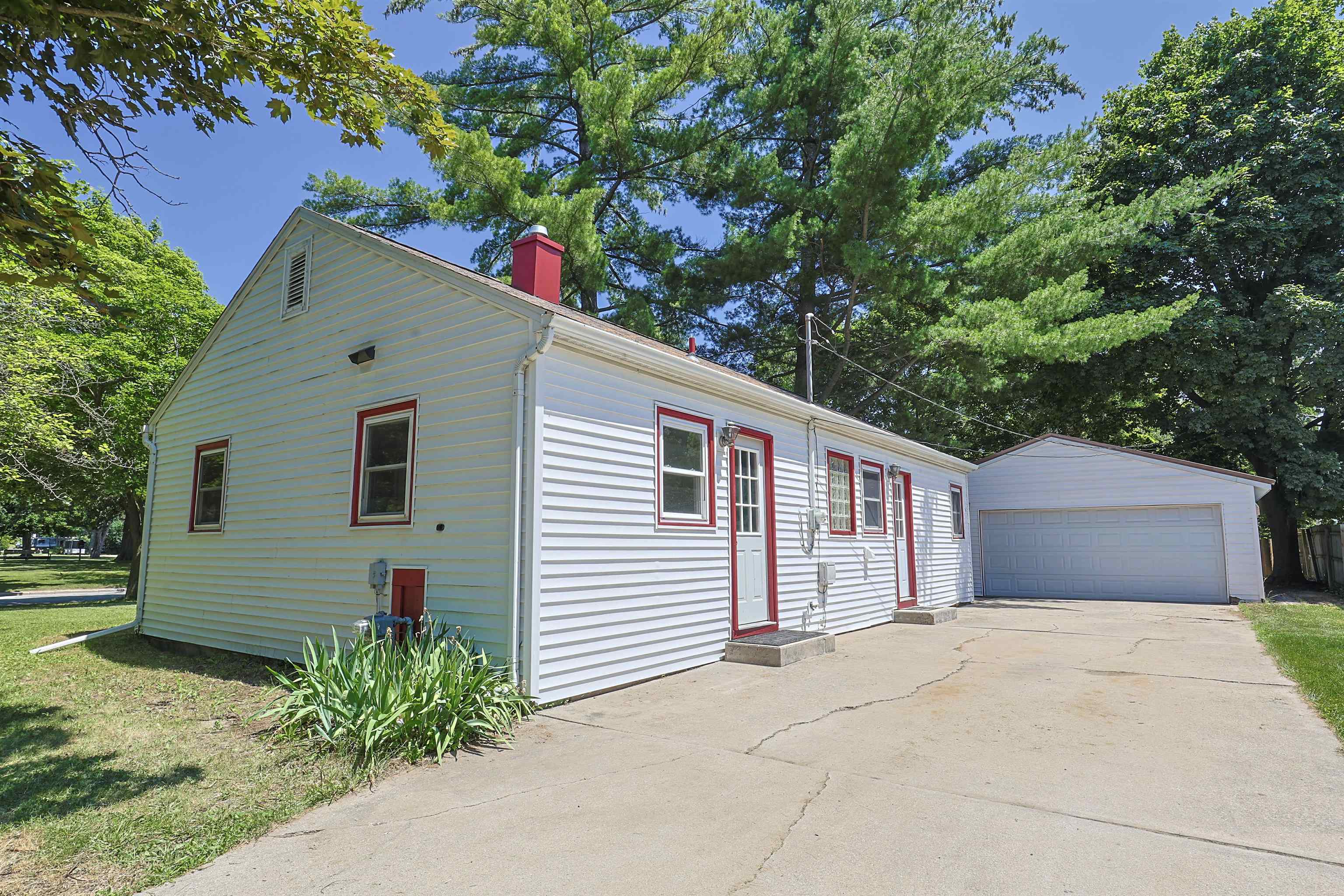 1002 East Sugnet Road Midland, MI 48642 - Photo 2 of 28