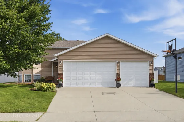 $340,000 | 1268 39th Avenue South, Moorhead, MN 56560