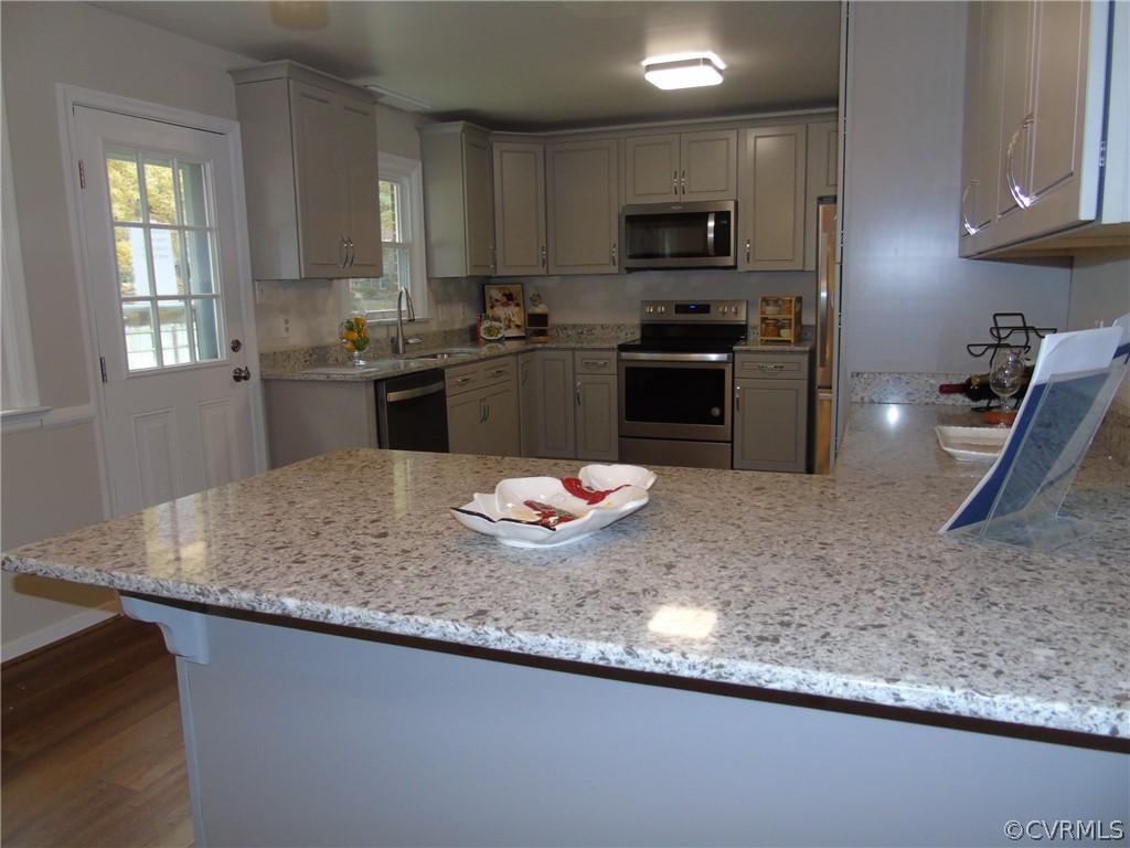9901 Qualla Road Chesterfield, VA 23832 - Photo 9 of 38 Quartz counter top at breakfast bar