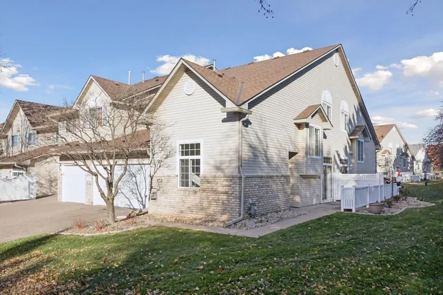 $284,900 | 2687 Mallard Drive, Woodbury, MN 55125