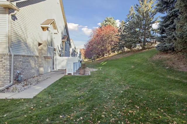 $284,900 | 2687 Mallard Drive, Woodbury, MN 55125