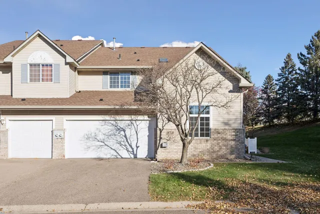 $284,900 | 2687 Mallard Drive, Woodbury, MN 55125