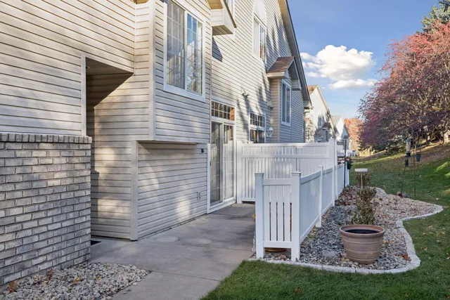 $284,900 | 2687 Mallard Drive, Woodbury, MN 55125