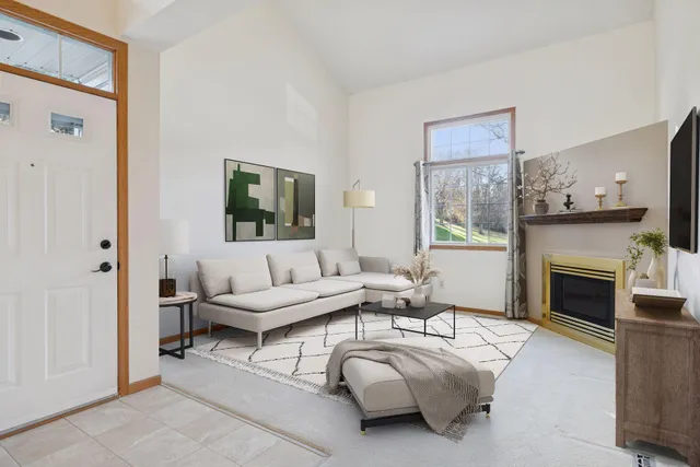 $284,900 | 2687 Mallard Drive, Woodbury, MN 55125