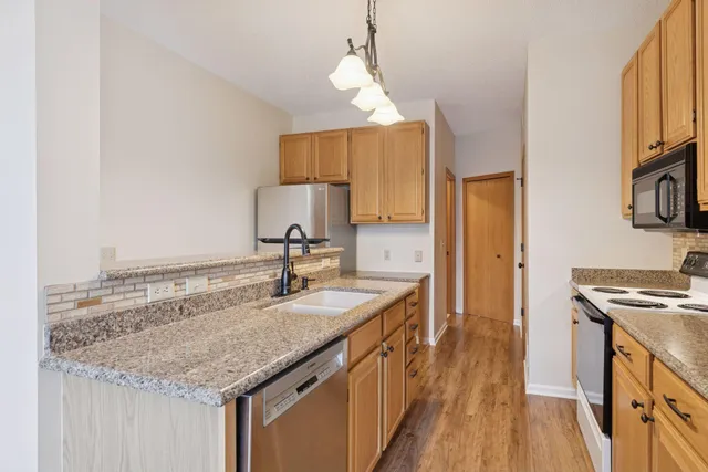 $284,900 | 2687 Mallard Drive, Woodbury, MN 55125