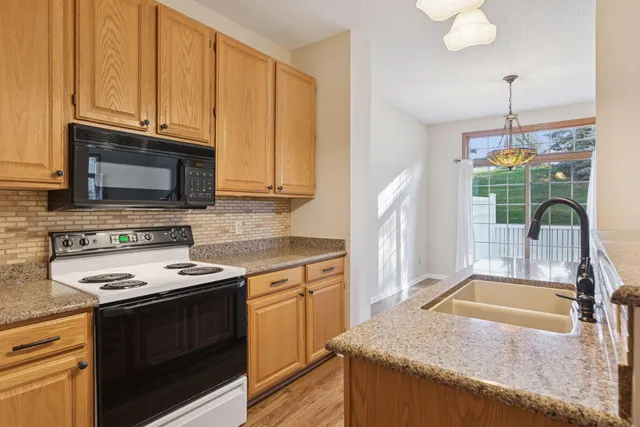 $284,900 | 2687 Mallard Drive, Woodbury, MN 55125