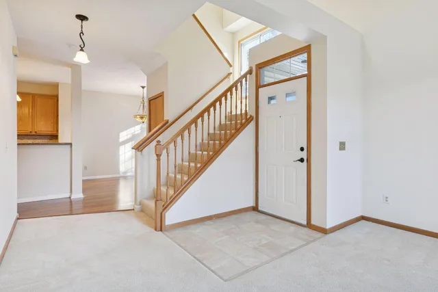 $284,900 | 2687 Mallard Drive, Woodbury, MN 55125