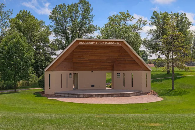 $284,900 | 2687 Mallard Drive, Woodbury, MN 55125