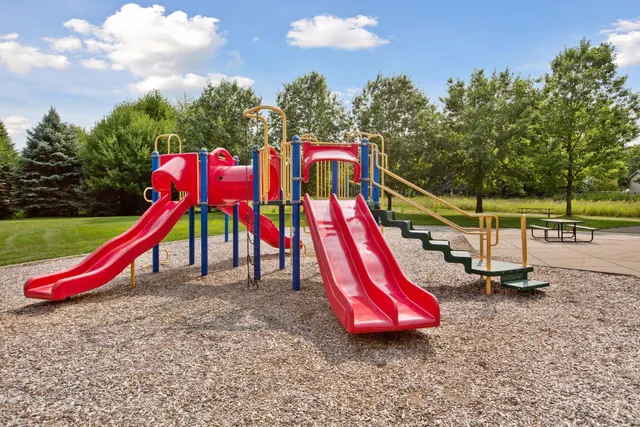 $284,900 | 2687 Mallard Drive, Woodbury, MN 55125