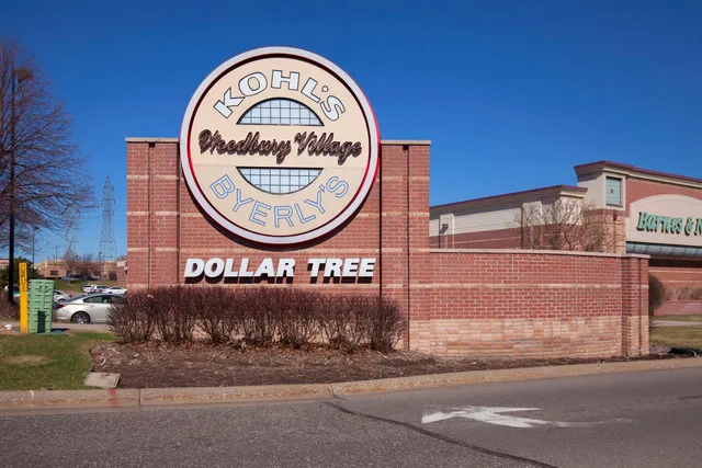 $284,900 | 2687 Mallard Drive, Woodbury, MN 55125