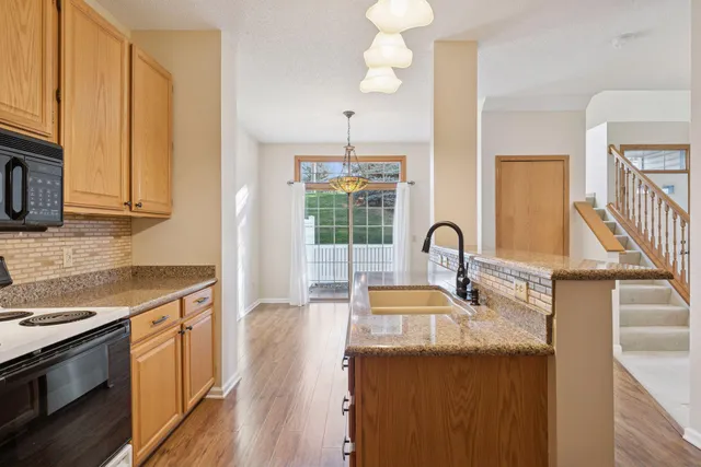 $284,900 | 2687 Mallard Drive, Woodbury, MN 55125