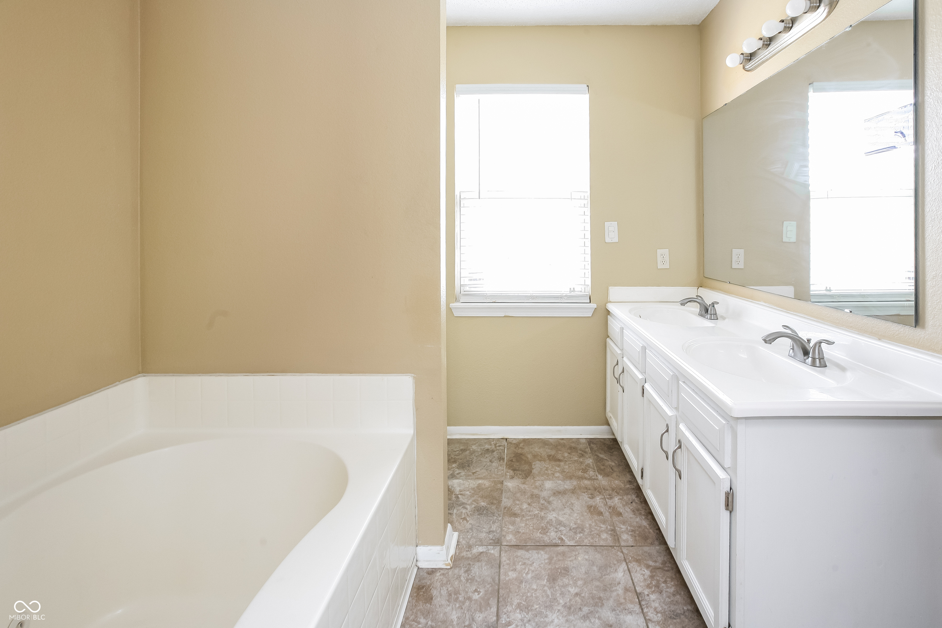 10313 Cadogan Drive Indianapolis, IN 46236 - Photo 9 of 17