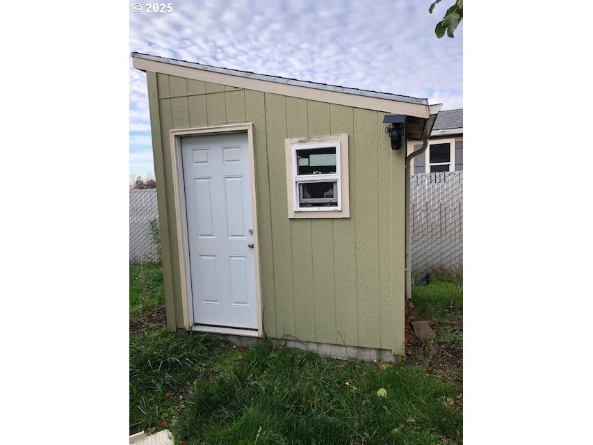 1415 South Bertelsen Road, Unit 143 Eugene, OR 97402 - Photo 18 of 28 Utility Room