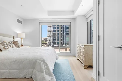$2,065,000 | 133 Seaport Boulevard, Unit 723, Boston, MA 02210