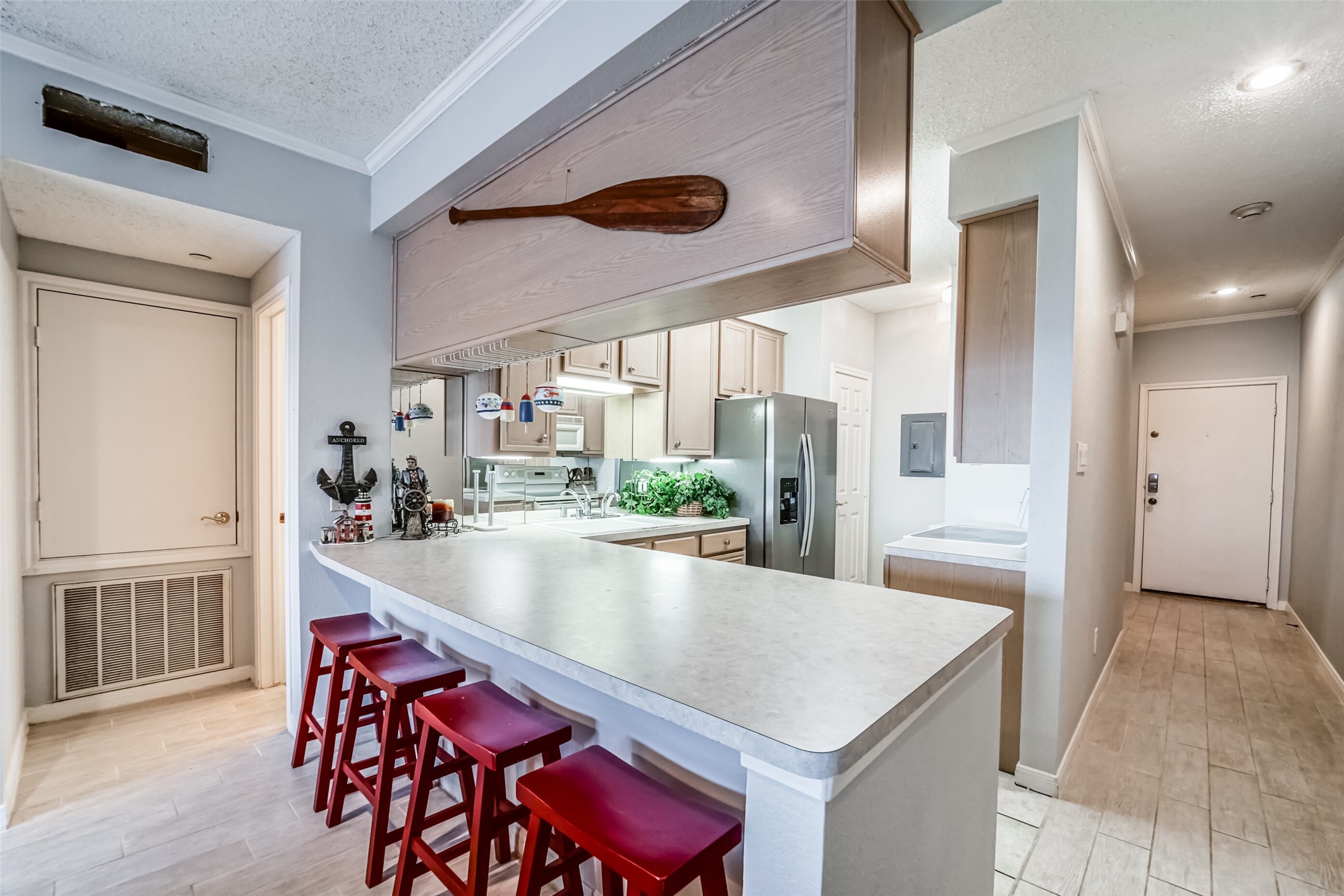 351 Lakeside Lane, Unit 209 Houston, TX 77058 - Photo 7 of 37 a view of a kitchen area with furniture and wooden floor