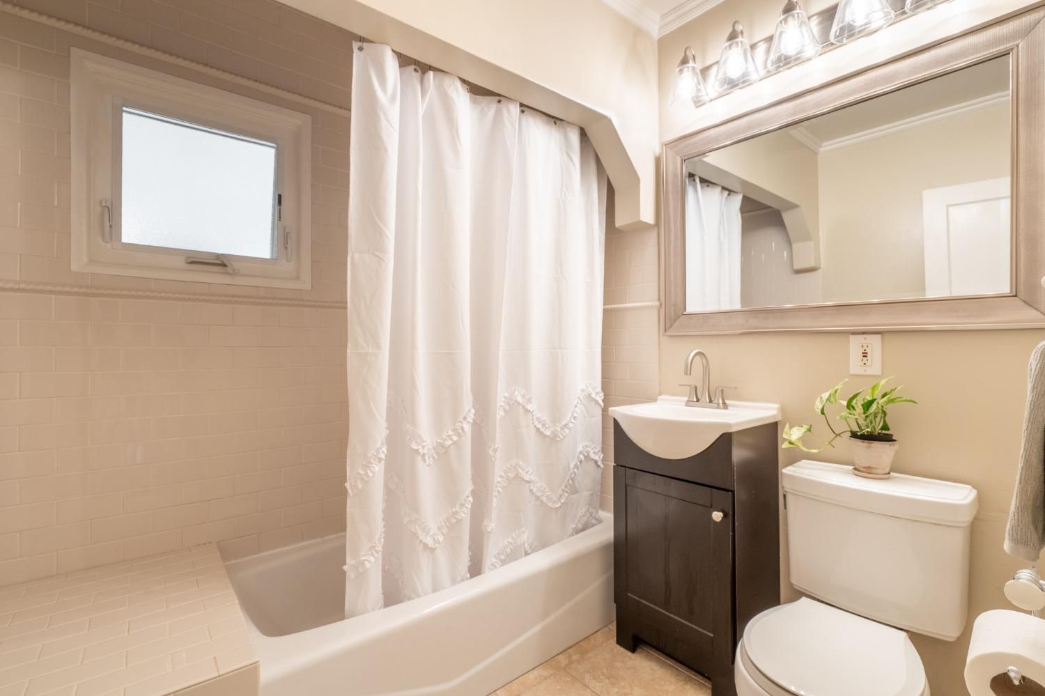 412 Franklin Drive Ojai, CA 93023 - Photo 15 of 50 a bathroom with a sink toilet and shower