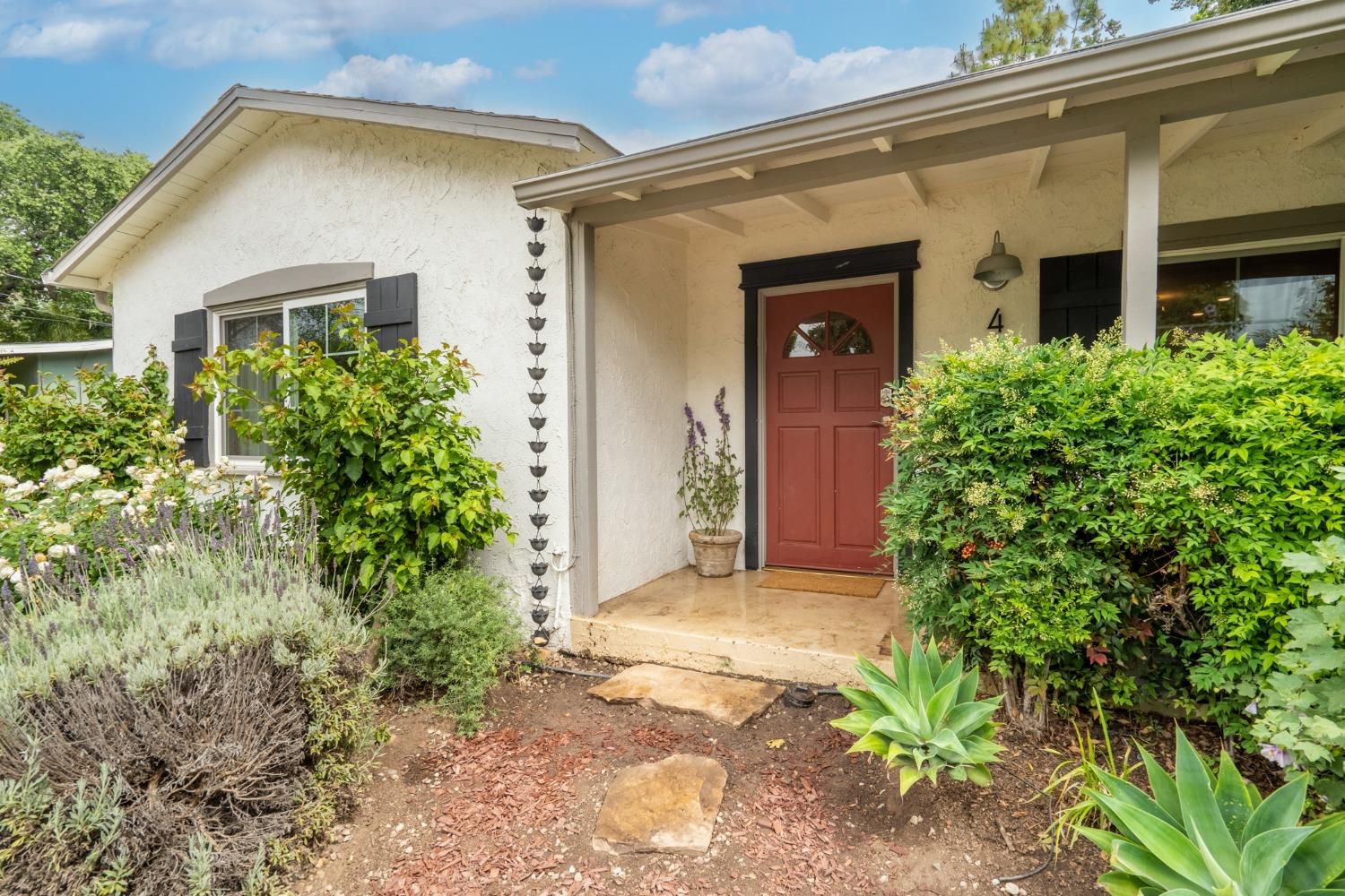 412 Franklin Drive Ojai, CA 93023 - Photo 24 of 50 a view of a house with potted plants