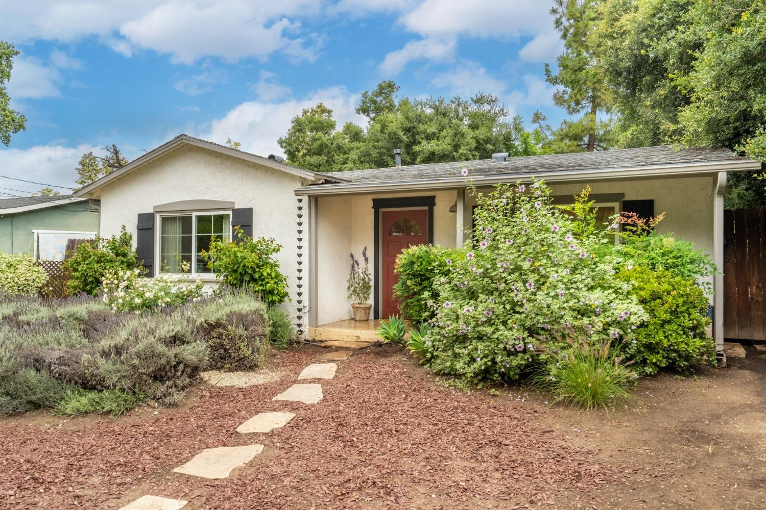412 Franklin Drive Ojai, CA 93023 - Photo 28 of 50 front view of house with a yard