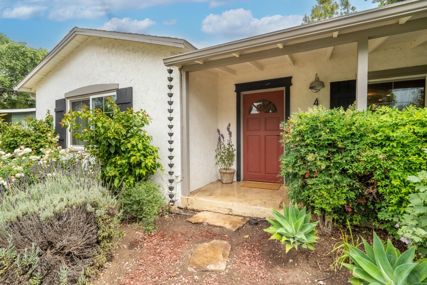 412 Franklin Drive Ojai, CA 93023 - Photo 50 of 50 a view of a house with potted plants