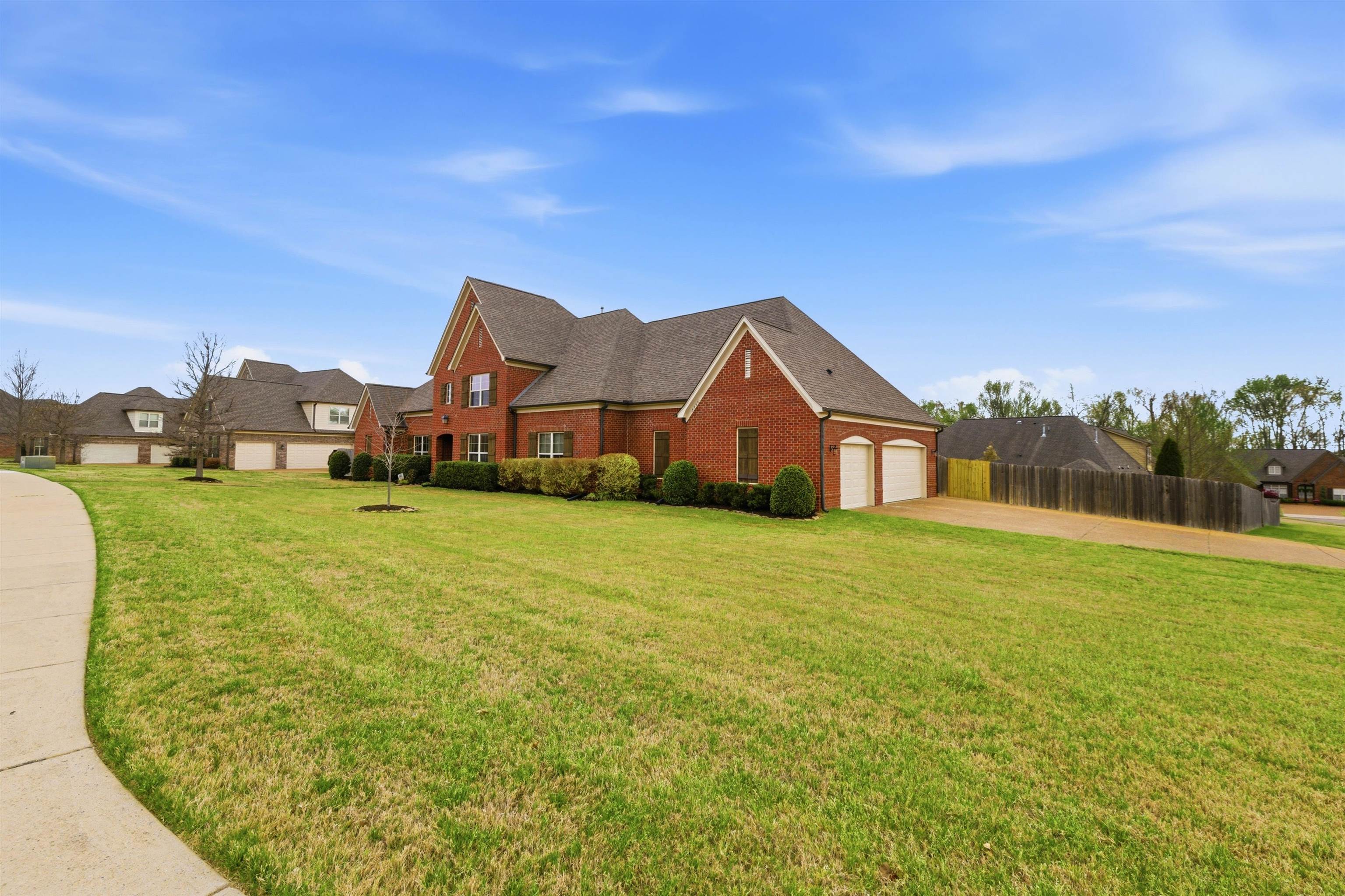 5956 Windsor Falls Loop Arlington, TN 38002 - Photo 40 of 40 a front view of a house with garden