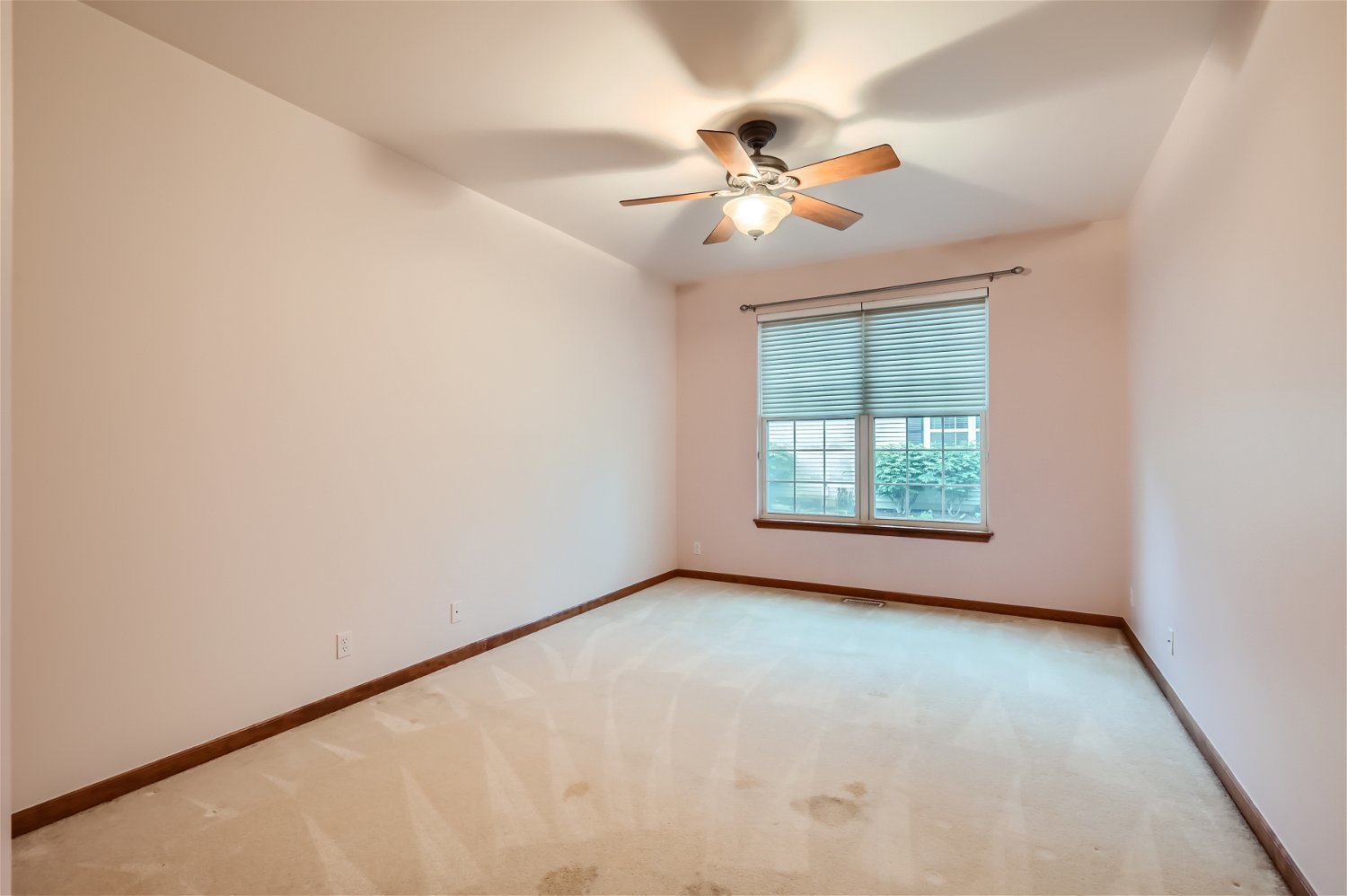 949 Carmen Road Sugar Grove, IL 60554 - Photo 19 of 26 an empty room with windows and fan