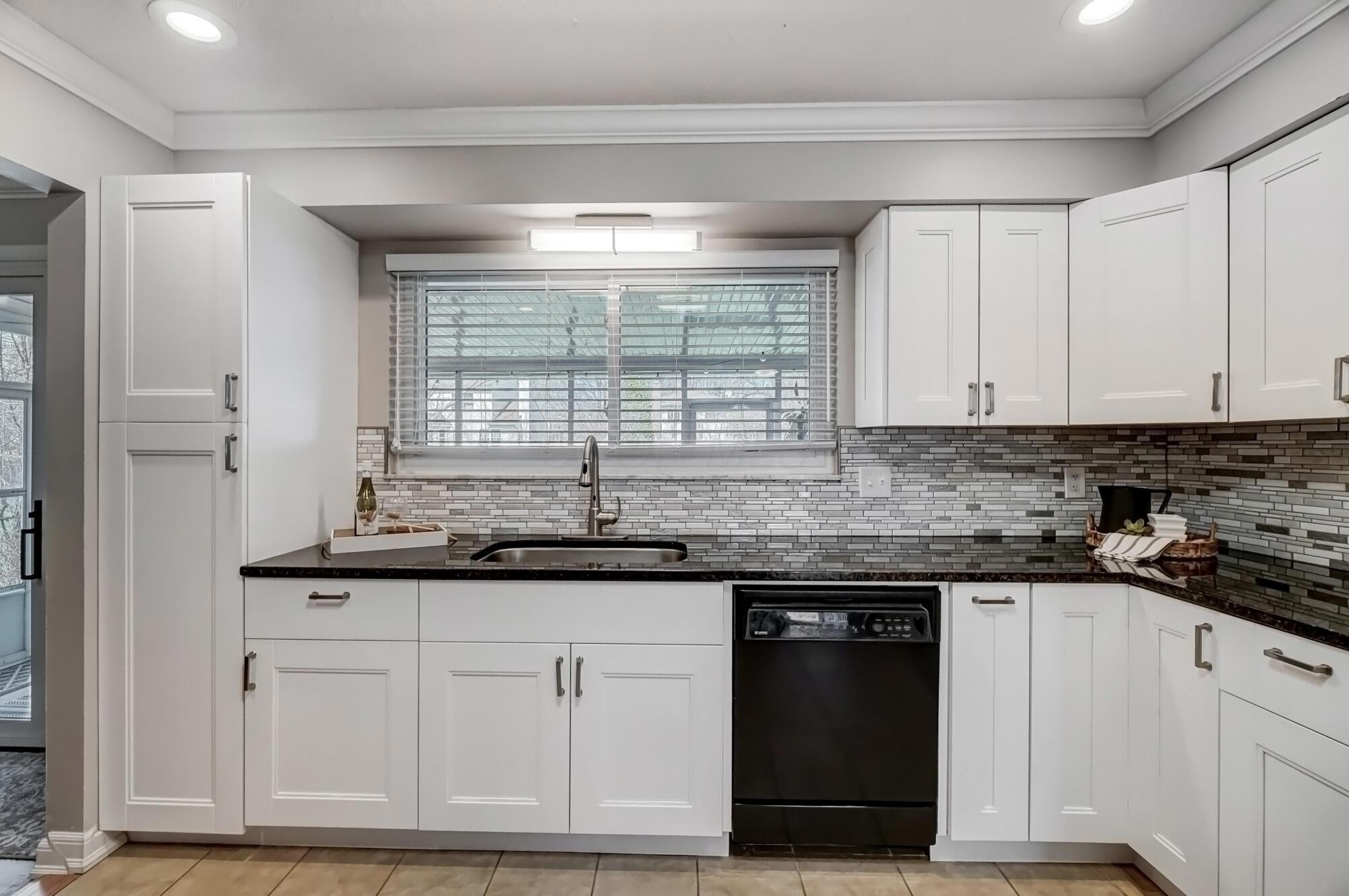 174 Allview Road Westerville, OH 43081 - Photo 16 of 50 Kitchen