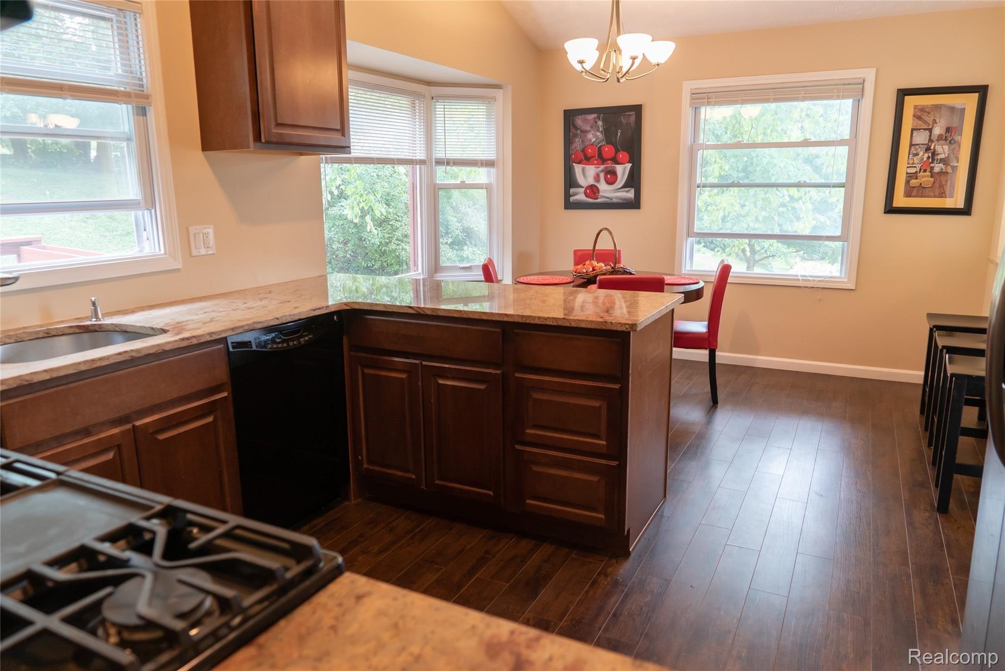 35875 Smithfield Road Farmington, MI 48335 - Photo 32 of 58 DSC05860.jpg