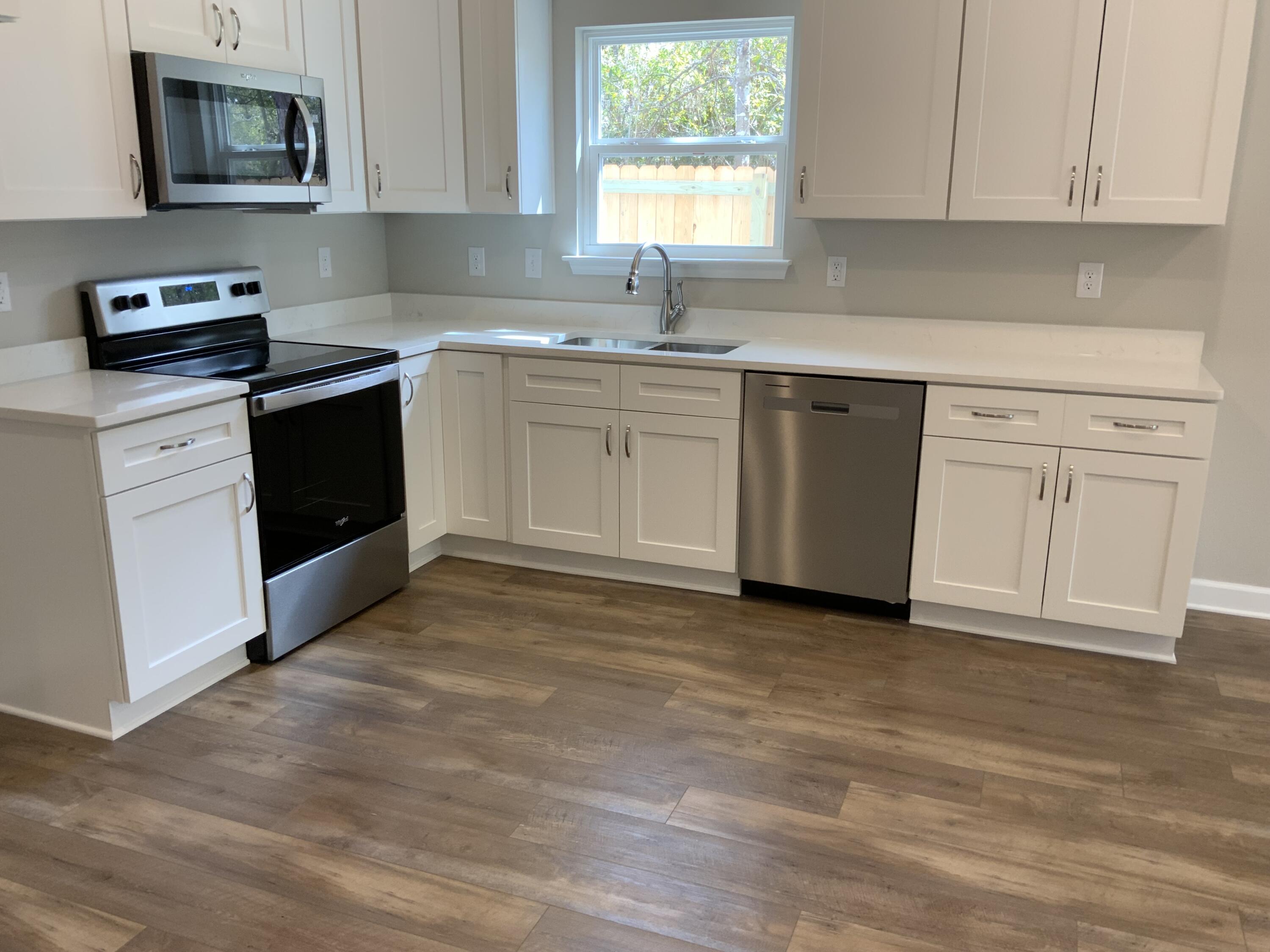 5369 Monterrey Road Crestview, FL 32539 - Photo 3 of 10 5369 Monterrey 9